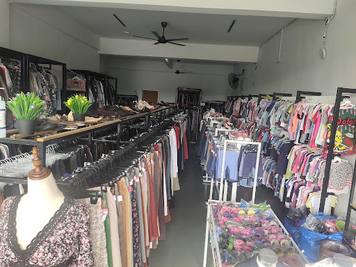 WE THRIFT BUNDLE ( LADIES & KIDS CLOTHING BRANDED) WE THRIFT BUNDLE ( LADIES & KIDS CLOTHING BRANDED)