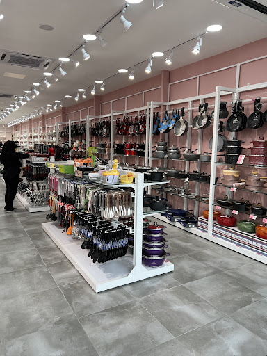 Rams Duty Free Shopping Center @ Cenang (811058-W)