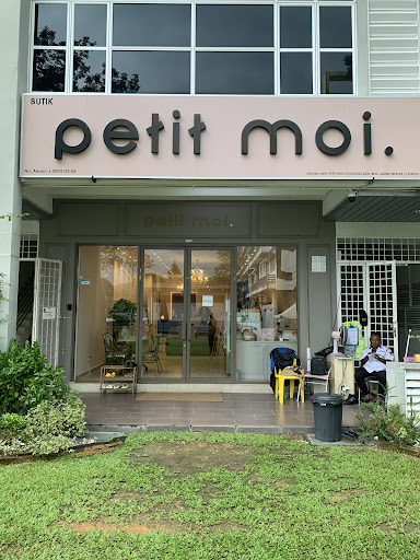 Petit Moi Ukay Boulevard