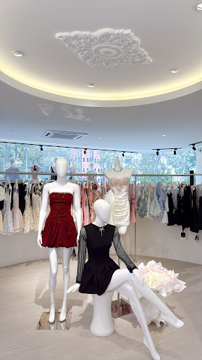 She's Official USJ Taipan