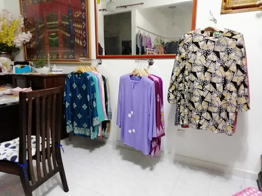 UNI BATIK, Butik Dalam Taman