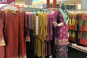Kedai Pakaian di Song, Malaysia: Tempat Terbaik untuk Beli Baju Berkualiti 69 Kedai Pakaian di Song, Malaysia: Tempat Terbaik untuk Beli Baju Berkualiti